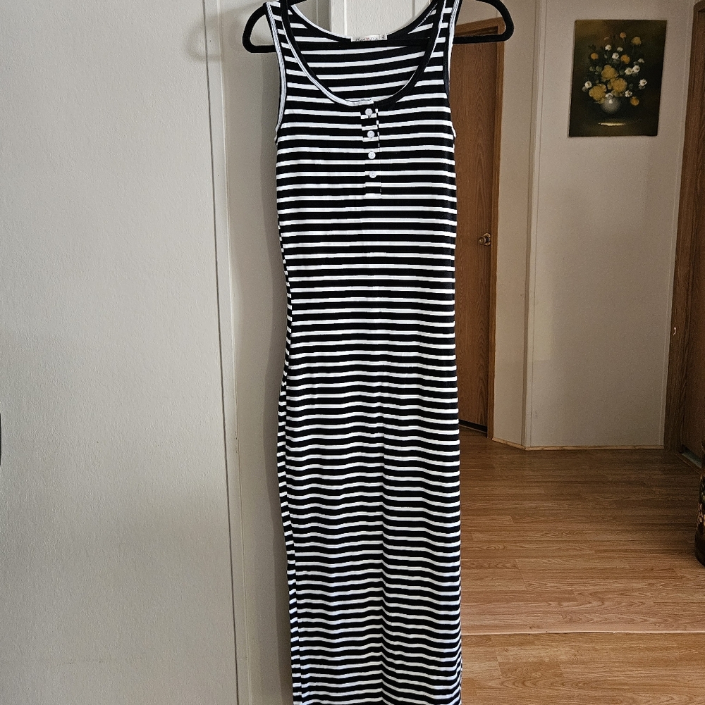Heart & Hips Striped Maxi Dress - Picture 2 of 4